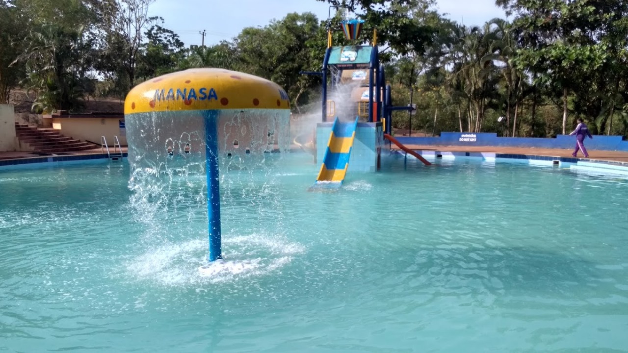 Manasa waterpark_mangalore_family_pool